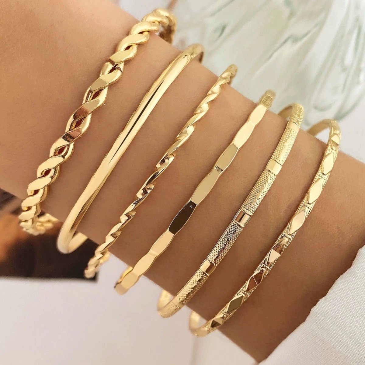 MANDOTOS Bohemian Metal Chain Bracelet Set For Women Geometric Gold Color Thick Link Bangles Six Piece