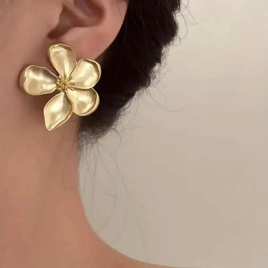 Vintage French-style Golden Flower Earrings